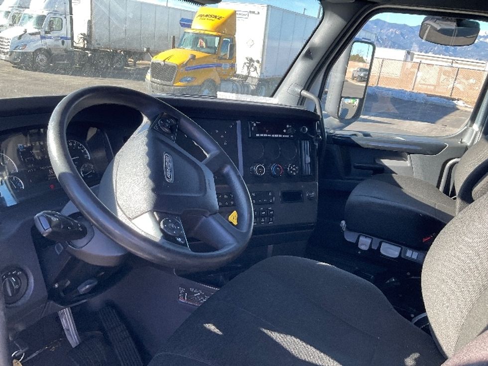 Sleeper Tractor-Heavy Duty Tractors-Freightliner-2024-T12664ST-Colorado Springs-CO-748,754\n\t\tmiles-$ 62,500 - Image 10