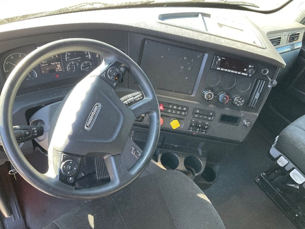Sleeper Tractor-Heavy Duty Tractors-Freightliner-2024-T12664ST-Colorado Springs-CO-748,754\n\t\tmiles-$ 62,500 - Image 11