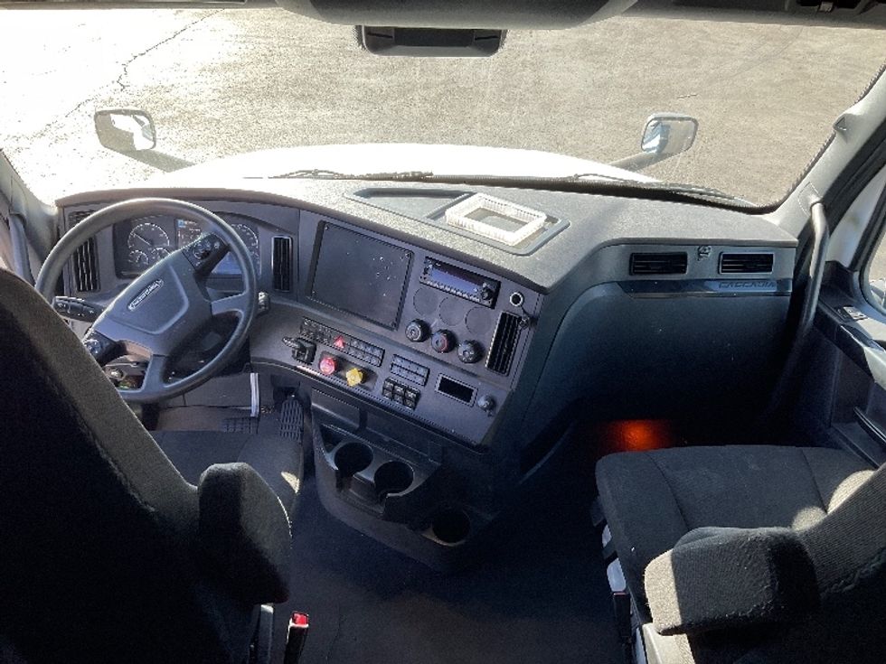 Sleeper Tractor-Heavy Duty Tractors-Freightliner-2024-T12664ST-Colorado Springs-CO-748,754\n\t\tmiles-$ 62,500 - Image 12