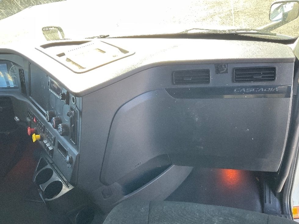 Sleeper Tractor-Heavy Duty Tractors-Freightliner-2024-T12664ST-Colorado Springs-CO-748,754\n\t\tmiles-$ 62,500 - Image 14