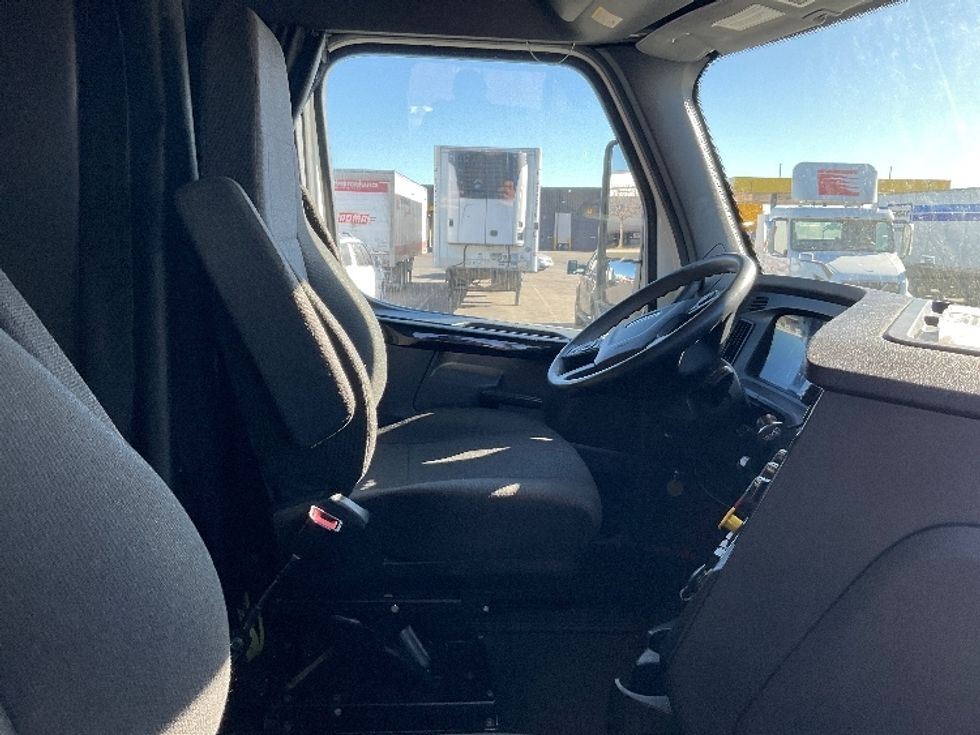 Sleeper Tractor-Heavy Duty Tractors-Freightliner-2024-T12664ST-Colorado Springs-CO-748,754\n\t\tmiles-$ 62,500 - Image 15