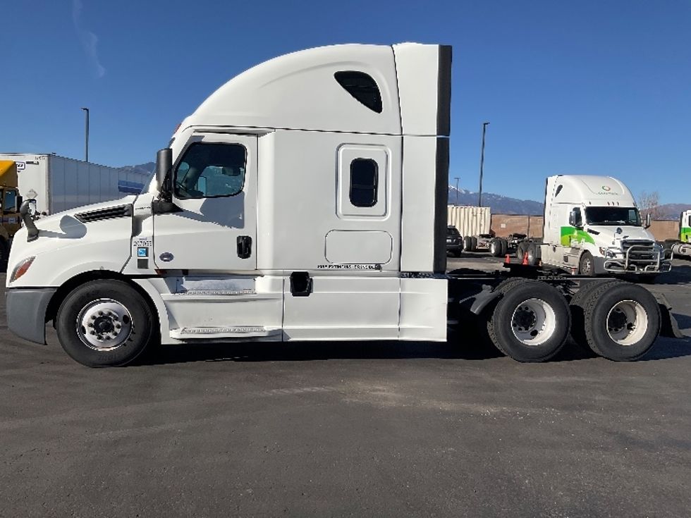 Sleeper Tractor-Heavy Duty Tractors-Freightliner-2024-T12664ST-Colorado Springs-CO-748,754\n\t\tmiles-$ 62,500 - Image 4