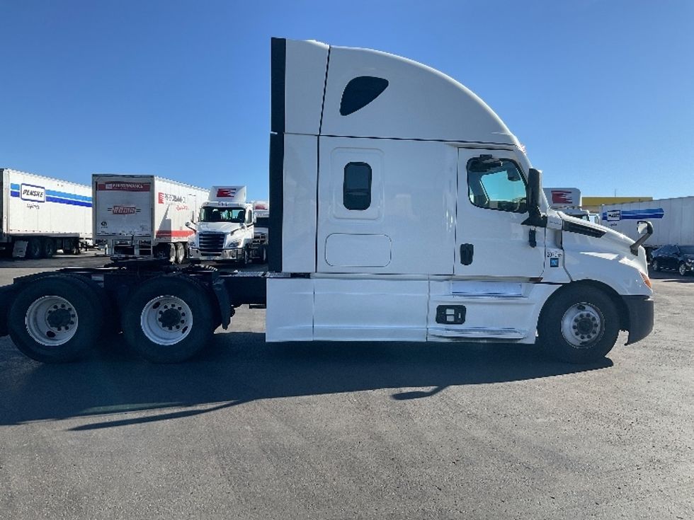 Sleeper Tractor-Heavy Duty Tractors-Freightliner-2024-T12664ST-Colorado Springs-CO-748,754\n\t\tmiles-$ 62,500 - Image 8