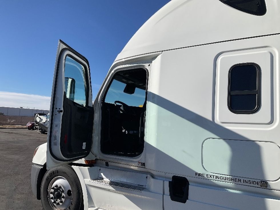 Sleeper Tractor-Heavy Duty Tractors-Freightliner-2024-T12664ST-Colorado Springs-CO-748,754\n\t\tmiles-$ 62,500 - Image 9