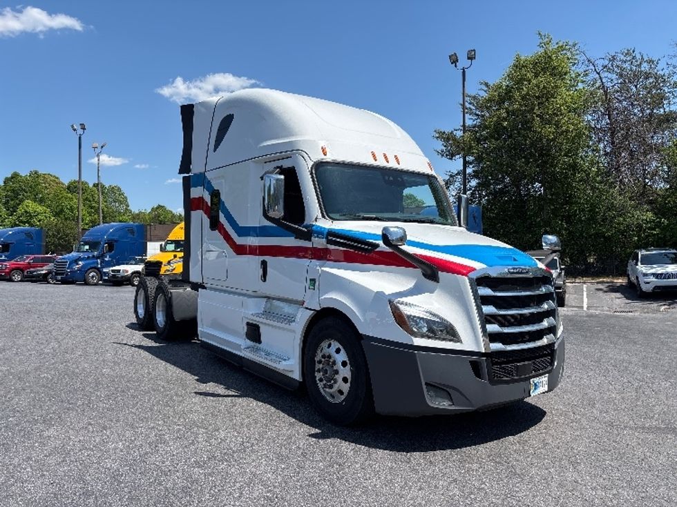 Sleeper Tractor-Heavy Duty Tractors-Freightliner-2024-T12664ST-Concord-NC-695,985\n\t\tmiles-$ 64,500 - Image 1