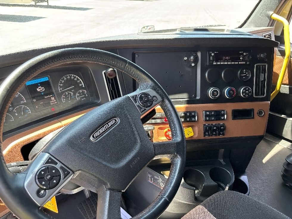 Sleeper Tractor-Heavy Duty Tractors-Freightliner-2024-T12664ST-Concord-NC-695,985\n\t\tmiles-$ 64,500 - Image 11
