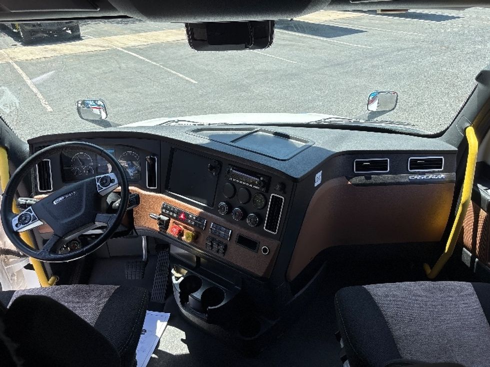 Sleeper Tractor-Heavy Duty Tractors-Freightliner-2024-T12664ST-Concord-NC-695,985\n\t\tmiles-$ 64,500 - Image 12