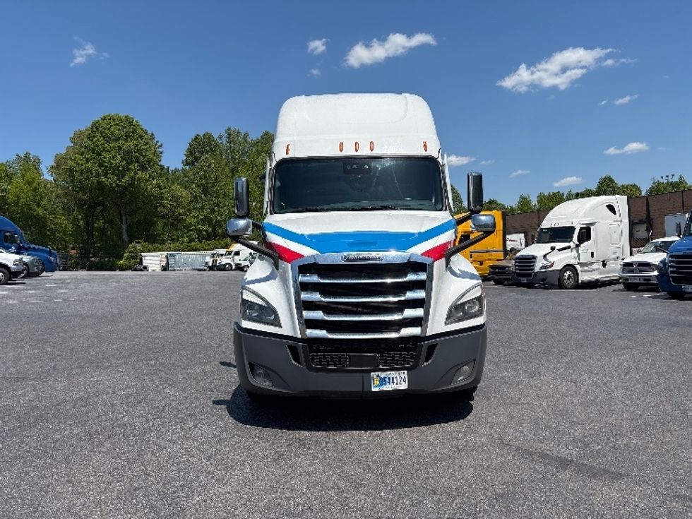 Sleeper Tractor-Heavy Duty Tractors-Freightliner-2024-T12664ST-Concord-NC-695,985\n\t\tmiles-$ 64,500 - Image 2