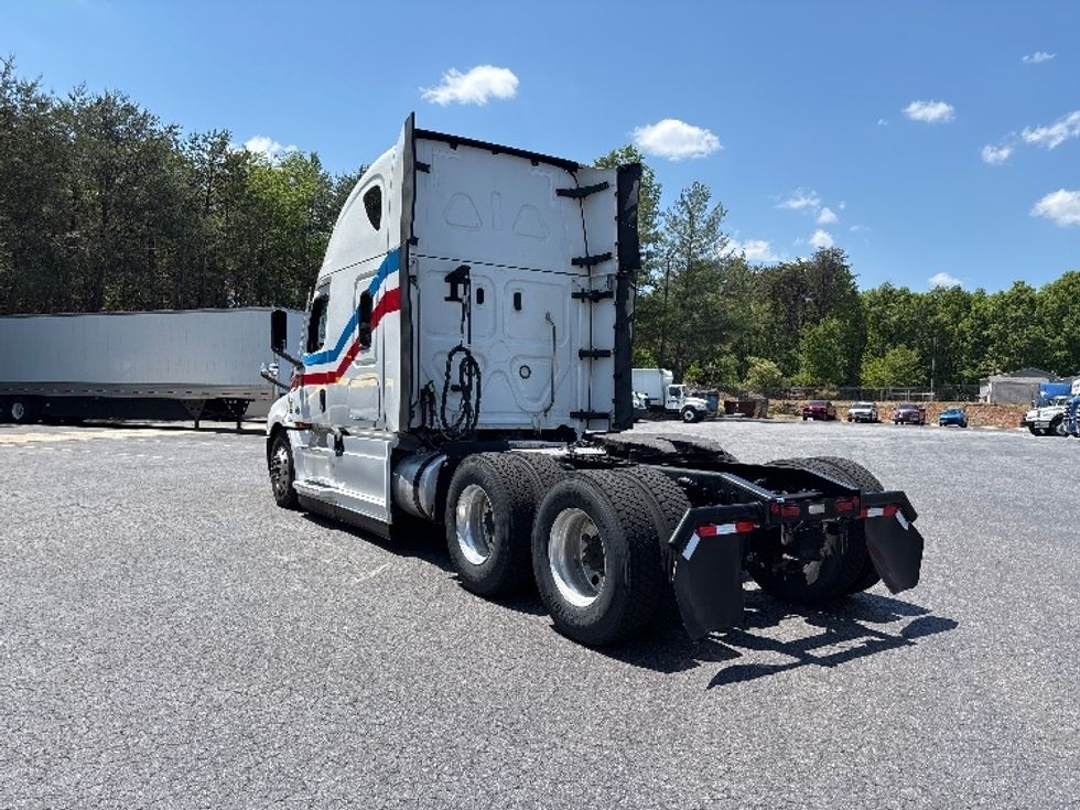 Sleeper Tractor-Heavy Duty Tractors-Freightliner-2024-T12664ST-Concord-NC-695,985\n\t\tmiles-$ 64,500 - Image 5