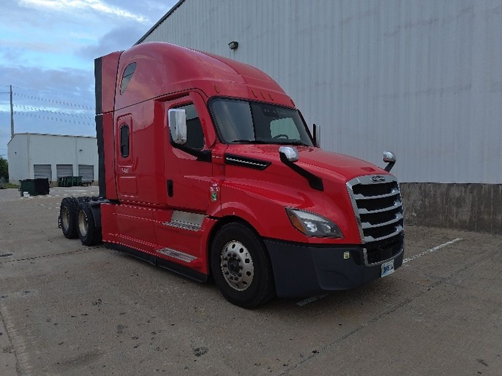 Sleeper Tractor-Heavy Duty Tractors-Freightliner-2024-T12664ST-Denton-TX-539,503\n\t\tmiles-$ 84,500 - Image 1