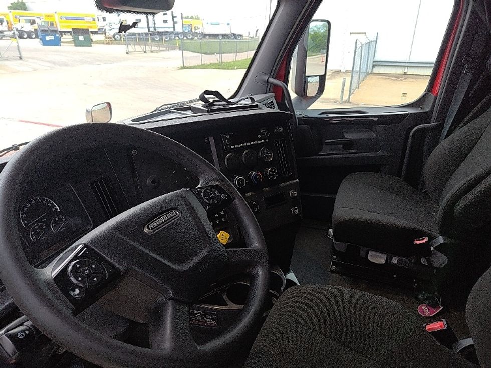 Sleeper Tractor-Heavy Duty Tractors-Freightliner-2024-T12664ST-Denton-TX-539,503\n\t\tmiles-$ 84,500 - Image 10