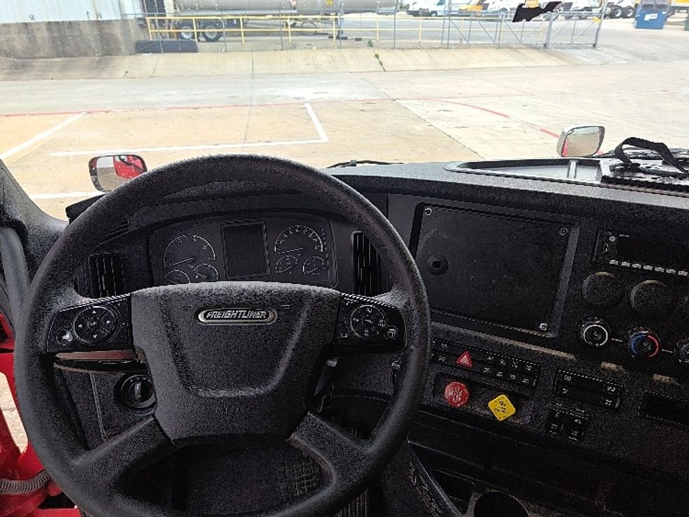 Sleeper Tractor-Heavy Duty Tractors-Freightliner-2024-T12664ST-Denton-TX-539,503\n\t\tmiles-$ 84,500 - Image 11