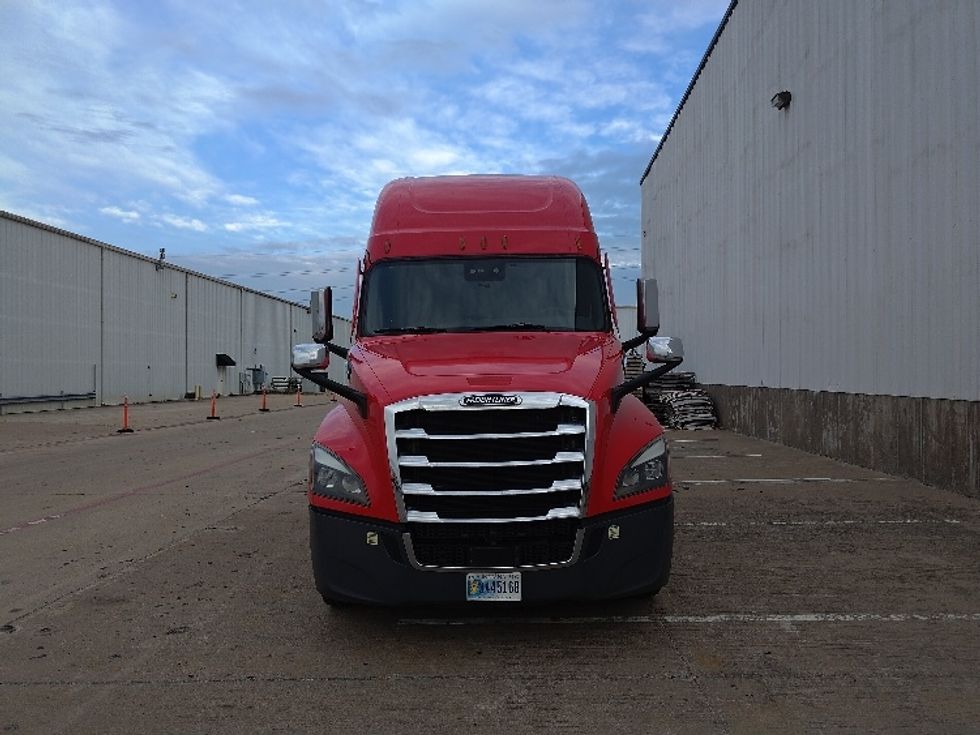 Sleeper Tractor-Heavy Duty Tractors-Freightliner-2024-T12664ST-Denton-TX-539,503\n\t\tmiles-$ 84,500 - Image 2