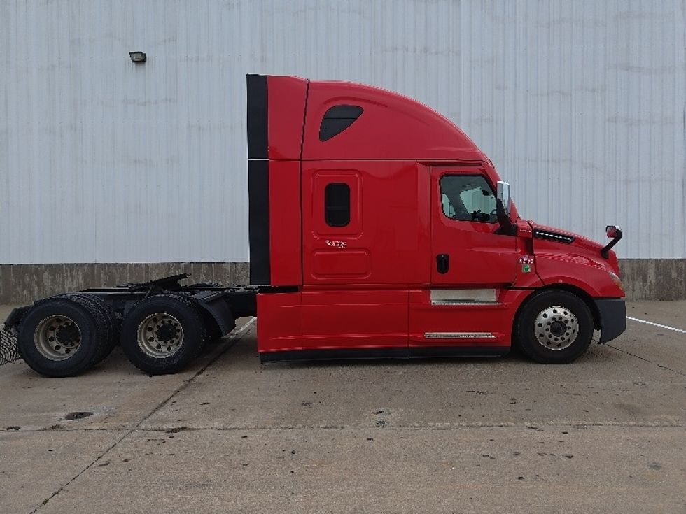 Sleeper Tractor-Heavy Duty Tractors-Freightliner-2024-T12664ST-Denton-TX-539,503\n\t\tmiles-$ 84,500 - Image 8