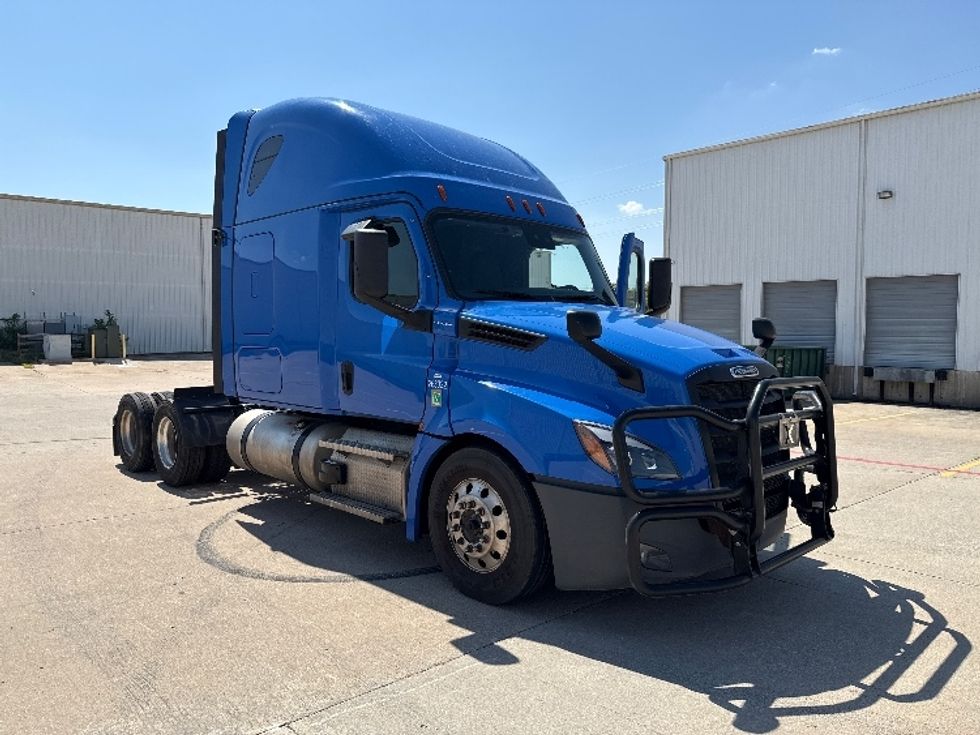 Sleeper Tractor-Heavy Duty Tractors-Freightliner-2024-T12664ST-Denton-TX-584,334\n\t\tmiles-$ 90,000 - Image 1