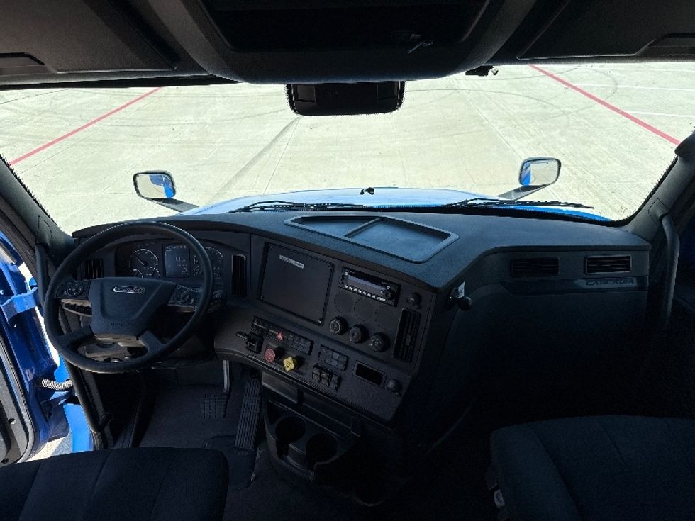 Sleeper Tractor-Heavy Duty Tractors-Freightliner-2024-T12664ST-Denton-TX-584,334\n\t\tmiles-$ 90,000 - Image 12