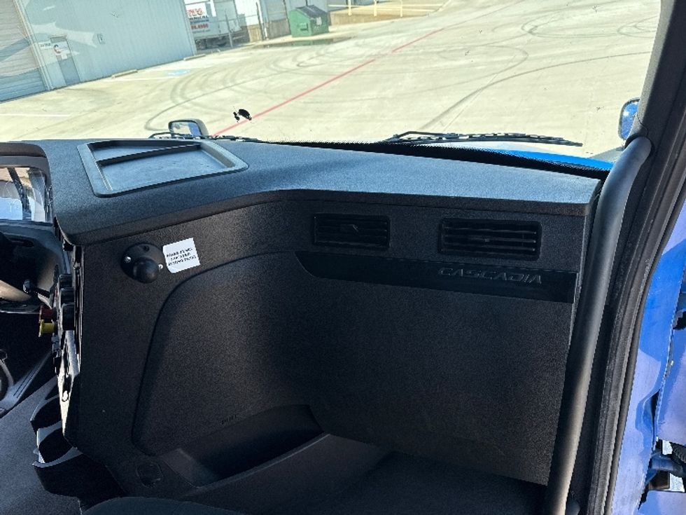 Sleeper Tractor-Heavy Duty Tractors-Freightliner-2024-T12664ST-Denton-TX-584,334\n\t\tmiles-$ 90,000 - Image 14