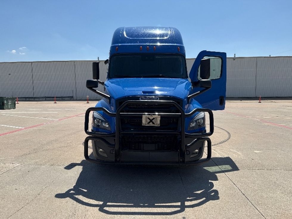 Sleeper Tractor-Heavy Duty Tractors-Freightliner-2024-T12664ST-Denton-TX-584,334\n\t\tmiles-$ 90,000 - Image 2