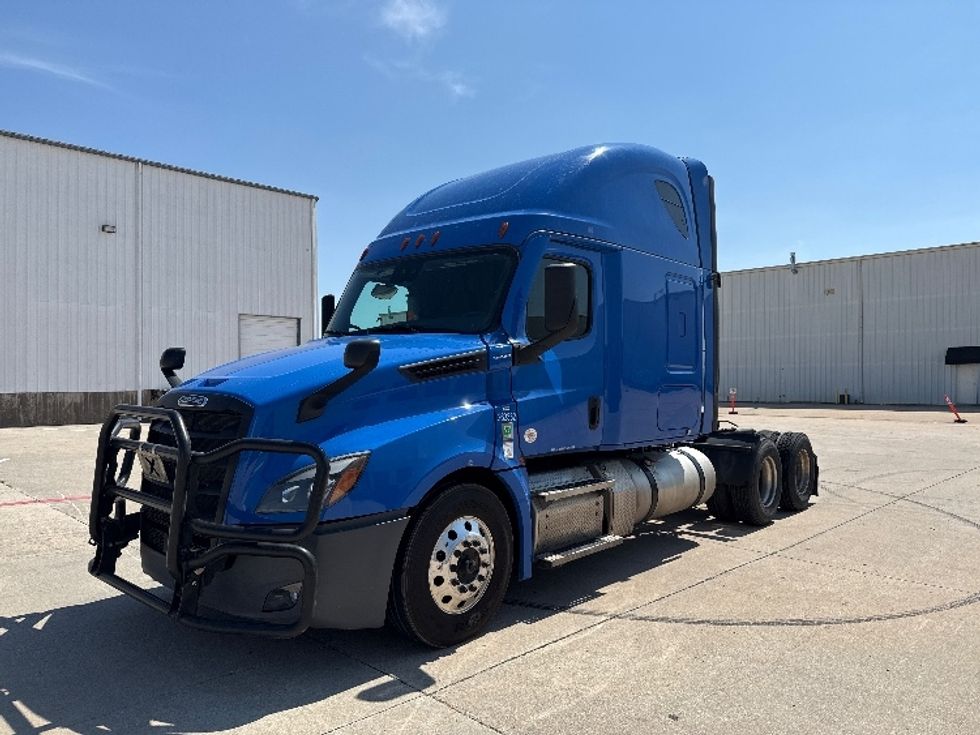Sleeper Tractor-Heavy Duty Tractors-Freightliner-2024-T12664ST-Denton-TX-584,334\n\t\tmiles-$ 90,000 - Image 3