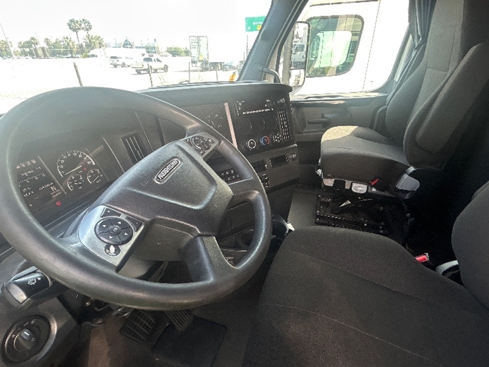 Sleeper Tractor-Heavy Duty Tractors-Freightliner-2024-T12664ST-Fontana-CA-664,287\n\t\tmiles-$ 74,750 - Image 10