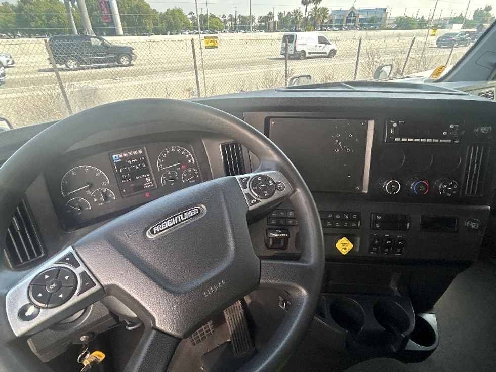 Sleeper Tractor-Heavy Duty Tractors-Freightliner-2024-T12664ST-Fontana-CA-664,287\n\t\tmiles-$ 74,750 - Image 11