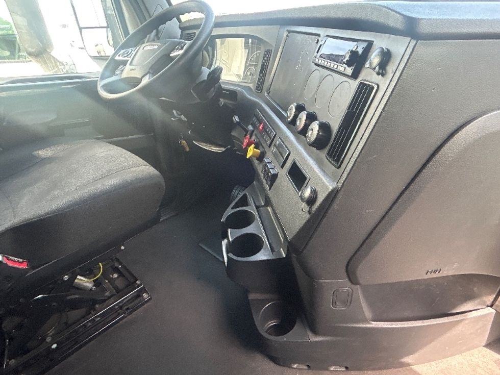 Sleeper Tractor-Heavy Duty Tractors-Freightliner-2024-T12664ST-Fontana-CA-664,287\n\t\tmiles-$ 74,750 - Image 15