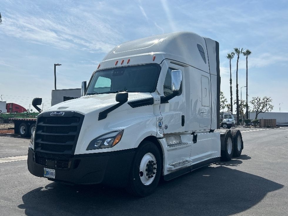 Sleeper Tractor-Heavy Duty Tractors-Freightliner-2024-T12664ST-Fontana-CA-664,287\n\t\tmiles-$ 74,750 - Image 3