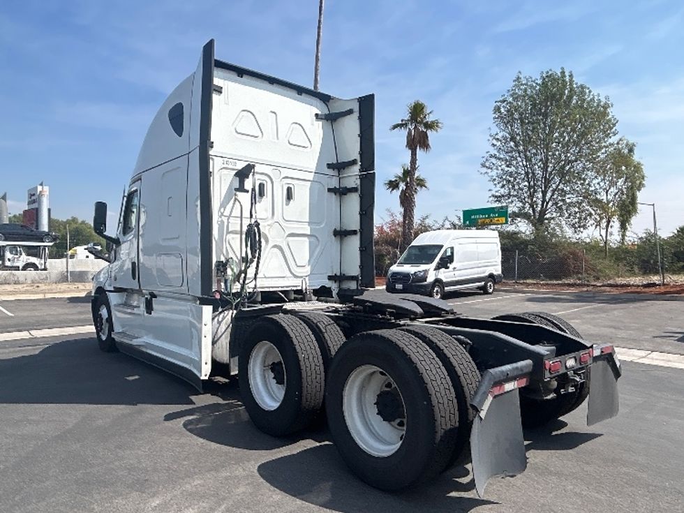 Sleeper Tractor-Heavy Duty Tractors-Freightliner-2024-T12664ST-Fontana-CA-664,287\n\t\tmiles-$ 74,750 - Image 5