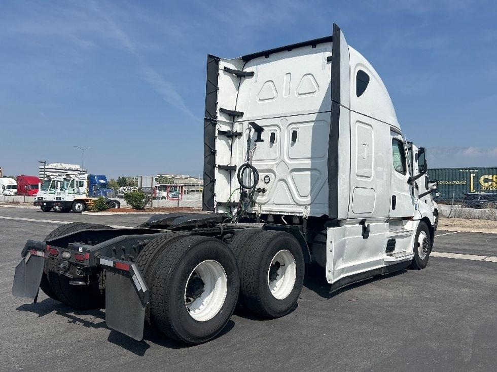 Sleeper Tractor-Heavy Duty Tractors-Freightliner-2024-T12664ST-Fontana-CA-664,287\n\t\tmiles-$ 74,750 - Image 7