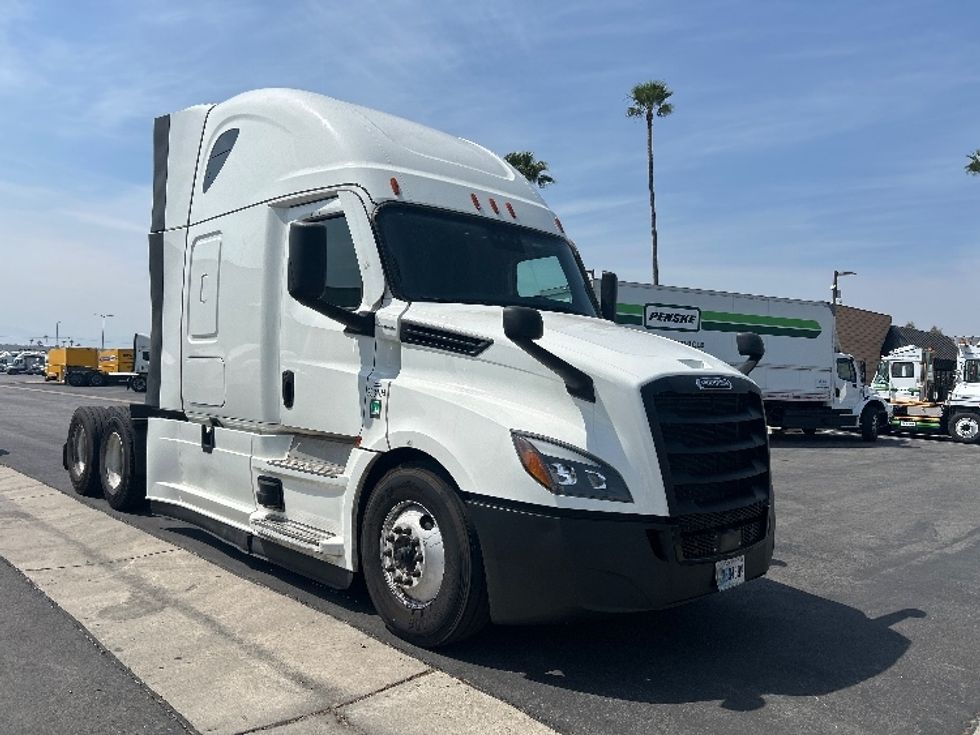 Sleeper Tractor-Heavy Duty Tractors-Freightliner-2024-T12664ST-Fontana-CA-674,742\n\t\tmiles-$ 73,750 - Image 1