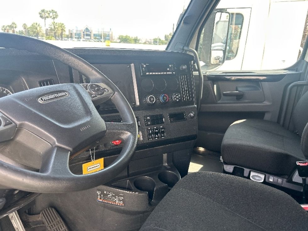 Sleeper Tractor-Heavy Duty Tractors-Freightliner-2024-T12664ST-Fontana-CA-674,742\n\t\tmiles-$ 73,750 - Image 10