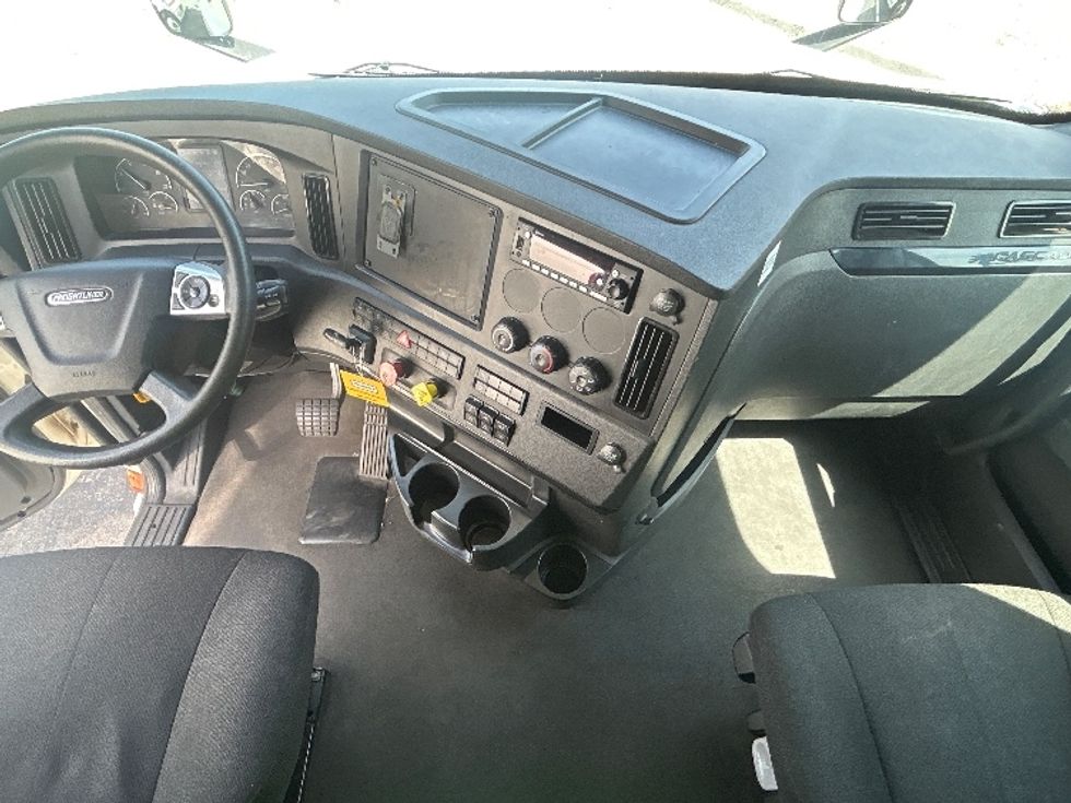 Sleeper Tractor-Heavy Duty Tractors-Freightliner-2024-T12664ST-Fontana-CA-674,742\n\t\tmiles-$ 73,750 - Image 12