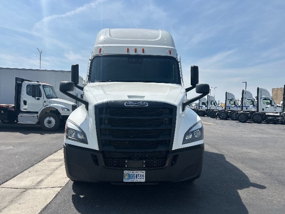 Sleeper Tractor-Heavy Duty Tractors-Freightliner-2024-T12664ST-Fontana-CA-674,742\n\t\tmiles-$ 73,750 - Image 2
