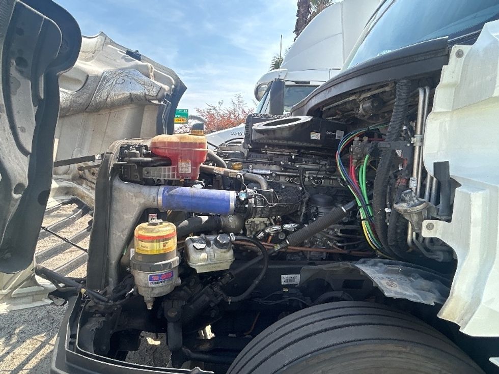 Sleeper Tractor-Heavy Duty Tractors-Freightliner-2024-T12664ST-Fontana-CA-674,742\n\t\tmiles-$ 73,750 - Image 21