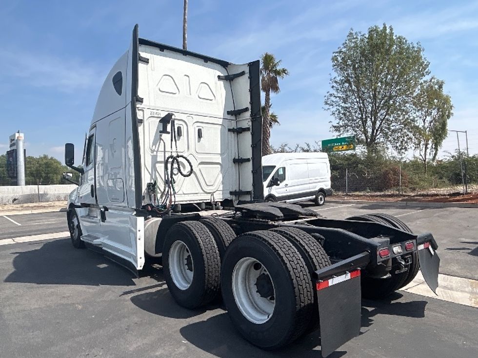 Sleeper Tractor-Heavy Duty Tractors-Freightliner-2024-T12664ST-Fontana-CA-674,742\n\t\tmiles-$ 73,750 - Image 5