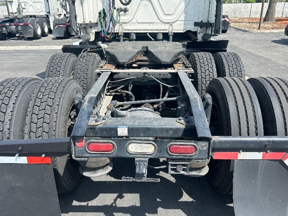 Sleeper Tractor-Heavy Duty Tractors-Freightliner-2024-T12664ST-Fontana-CA-674,742\n\t\tmiles-$ 73,750 - Image 6