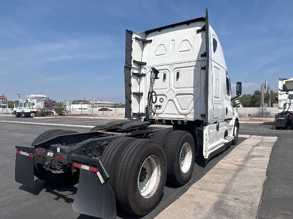 Sleeper Tractor-Heavy Duty Tractors-Freightliner-2024-T12664ST-Fontana-CA-674,742\n\t\tmiles-$ 73,750 - Image 7