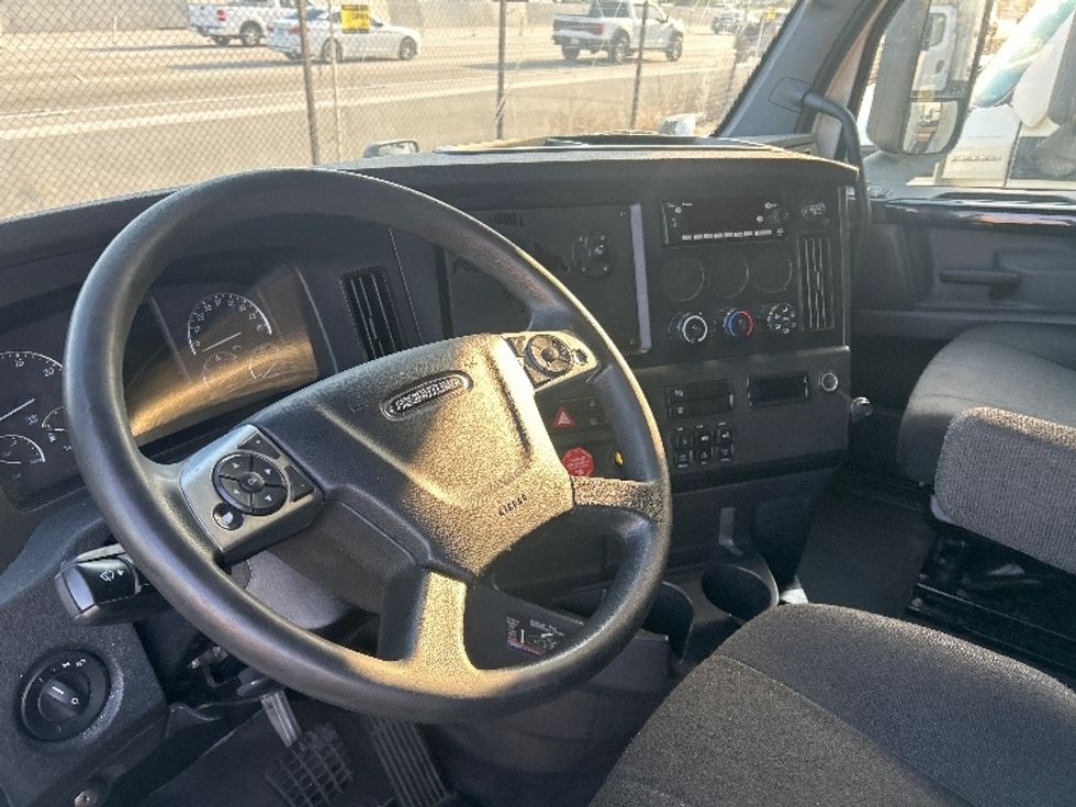 Sleeper Tractor-Heavy Duty Tractors-Freightliner-2024-T12664ST-Fontana-CA-750,800\n\t\tmiles-$ 65,000 - Image 10