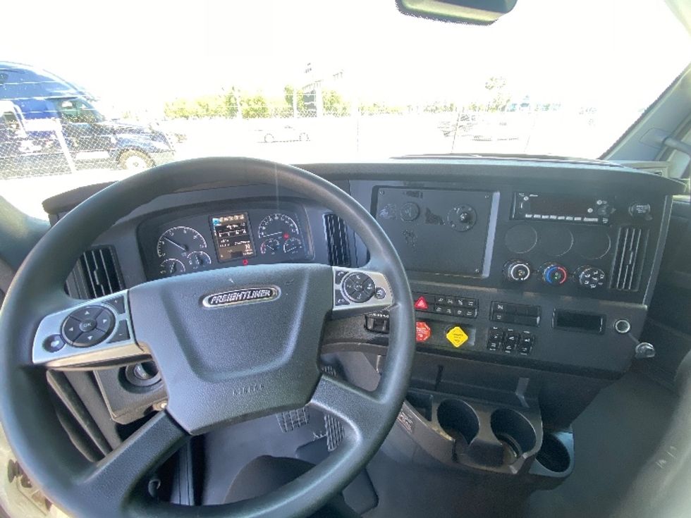Sleeper Tractor-Heavy Duty Tractors-Freightliner-2024-T12664ST-Fontana-CA-750,800\n\t\tmiles-$ 65,000 - Image 11