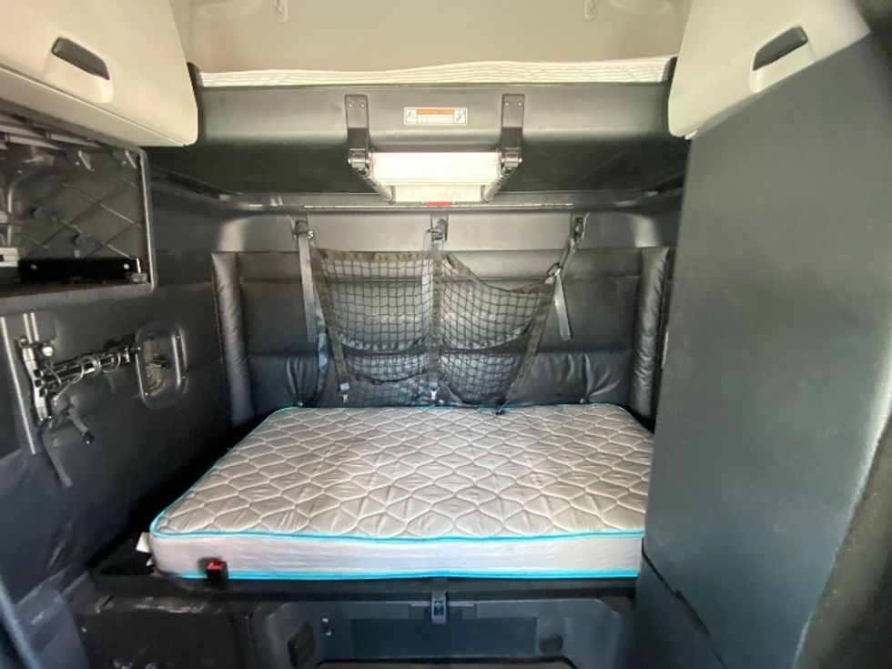 Sleeper Tractor-Heavy Duty Tractors-Freightliner-2024-T12664ST-Fontana-CA-750,800\n\t\tmiles-$ 65,000 - Image 16