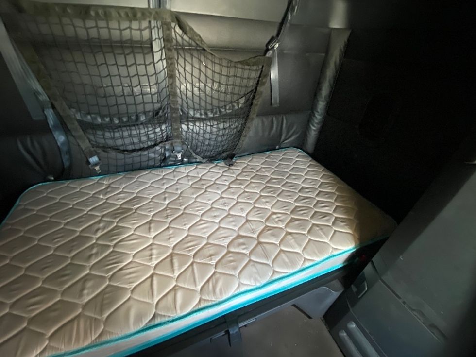 Sleeper Tractor-Heavy Duty Tractors-Freightliner-2024-T12664ST-Fontana-CA-750,800\n\t\tmiles-$ 65,000 - Image 17