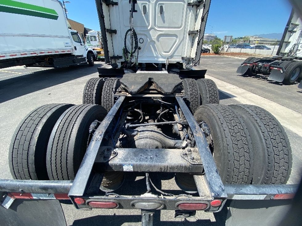 Sleeper Tractor-Heavy Duty Tractors-Freightliner-2024-T12664ST-Fontana-CA-750,800\n\t\tmiles-$ 65,000 - Image 6