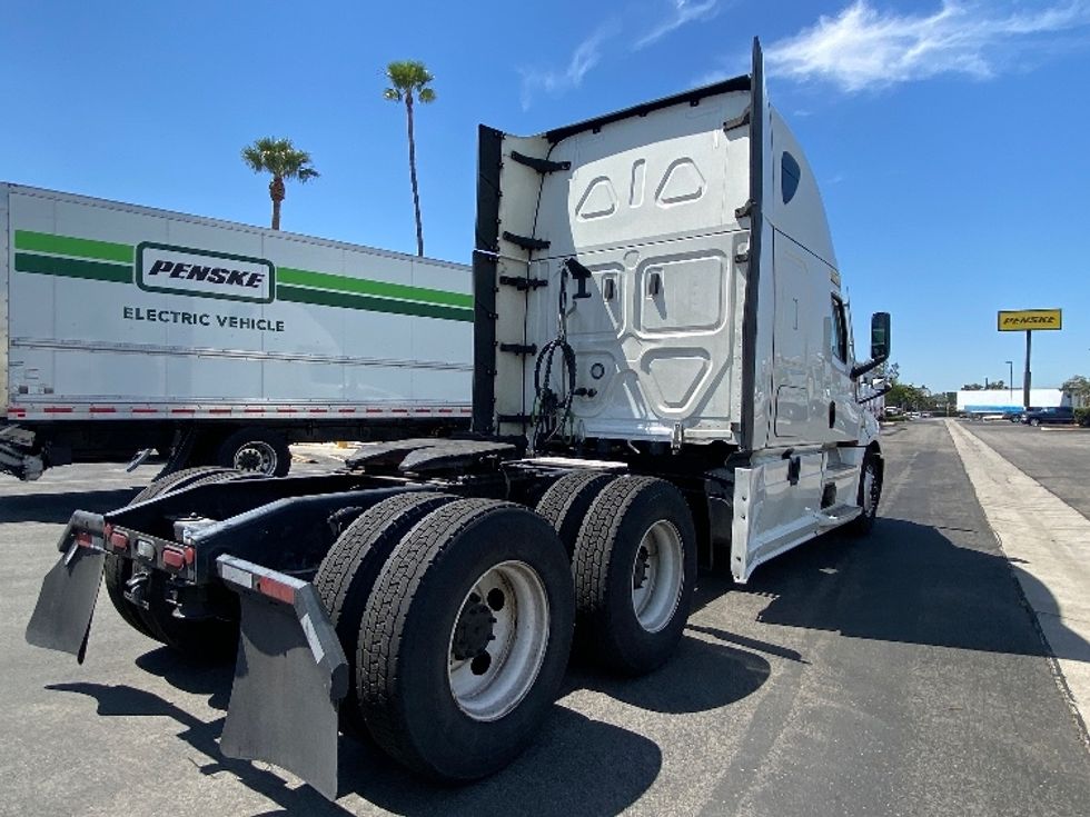 Sleeper Tractor-Heavy Duty Tractors-Freightliner-2024-T12664ST-Fontana-CA-750,800\n\t\tmiles-$ 65,000 - Image 7