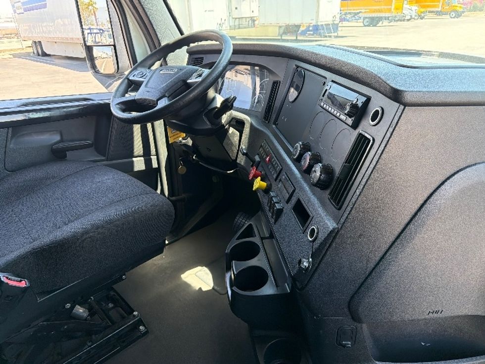 Sleeper Tractor-Heavy Duty Tractors-Freightliner-2024-T12664ST-Fontana-CA-758,636\n\t\tmiles-$ 61,750 - Image 15