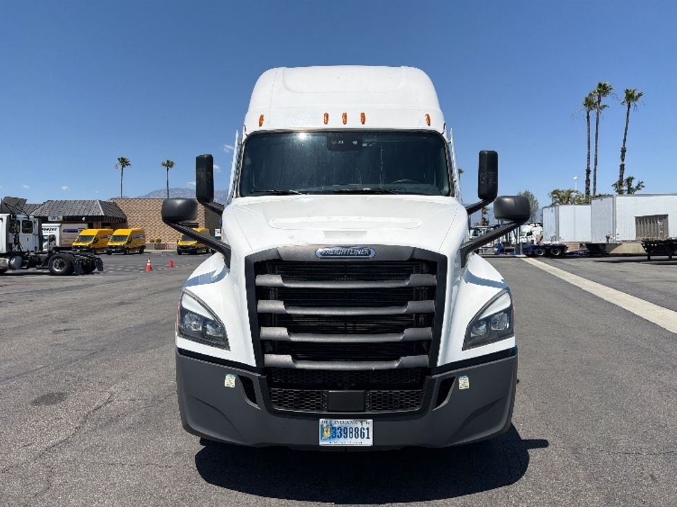 Sleeper Tractor-Heavy Duty Tractors-Freightliner-2024-T12664ST-Fontana-CA-758,636\n\t\tmiles-$ 61,750 - Image 2