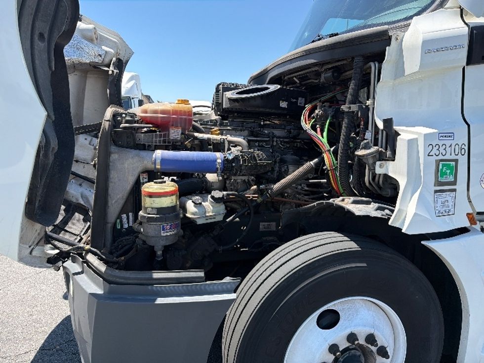Sleeper Tractor-Heavy Duty Tractors-Freightliner-2024-T12664ST-Fontana-CA-758,636\n\t\tmiles-$ 61,750 - Image 21
