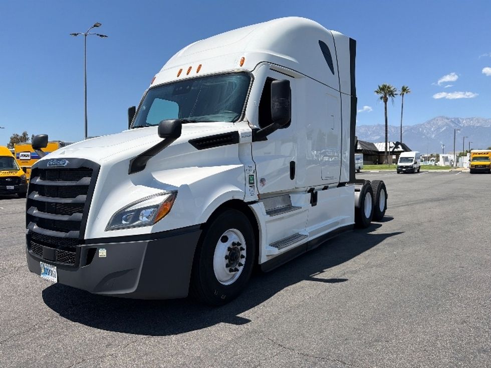 Sleeper Tractor-Heavy Duty Tractors-Freightliner-2024-T12664ST-Fontana-CA-758,636\n\t\tmiles-$ 61,750 - Image 3