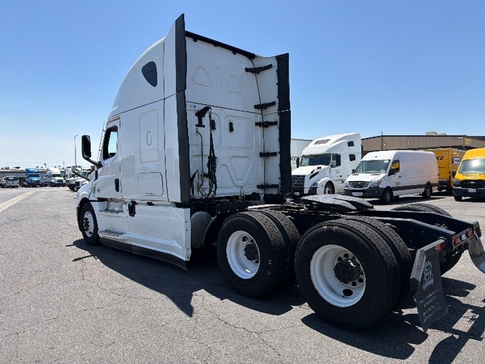 Sleeper Tractor-Heavy Duty Tractors-Freightliner-2024-T12664ST-Fontana-CA-758,636\n\t\tmiles-$ 61,750 - Image 5