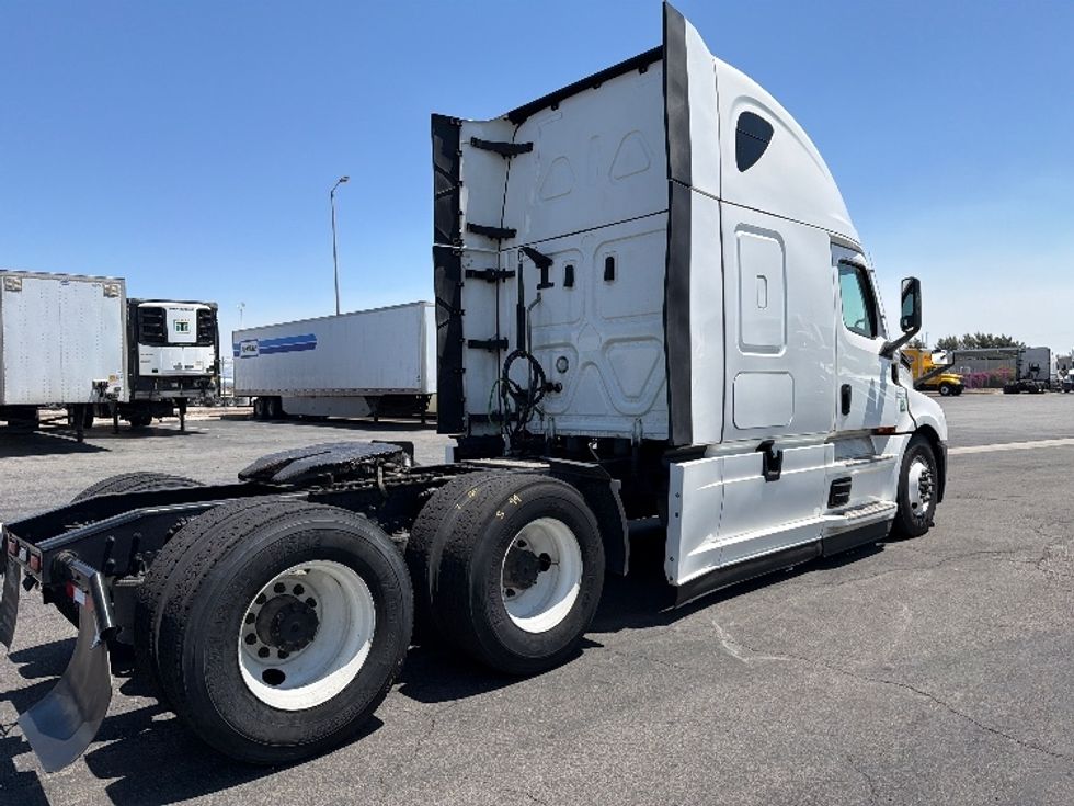Sleeper Tractor-Heavy Duty Tractors-Freightliner-2024-T12664ST-Fontana-CA-758,636\n\t\tmiles-$ 61,750 - Image 7