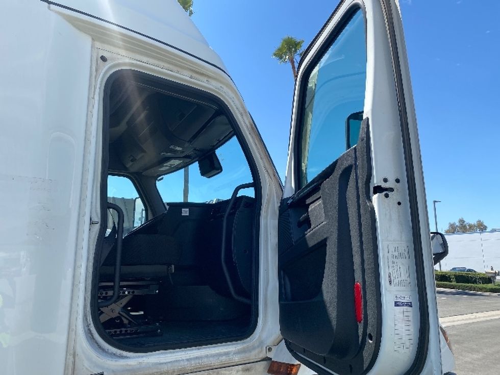 Sleeper Tractor-Heavy Duty Tractors-Freightliner-2024-T12664ST-Fontana-CA-847,850\n\t\tmiles-$ 53,750 - Image 13